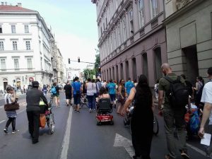 Képünk a tavalyi felvonuláson készült.